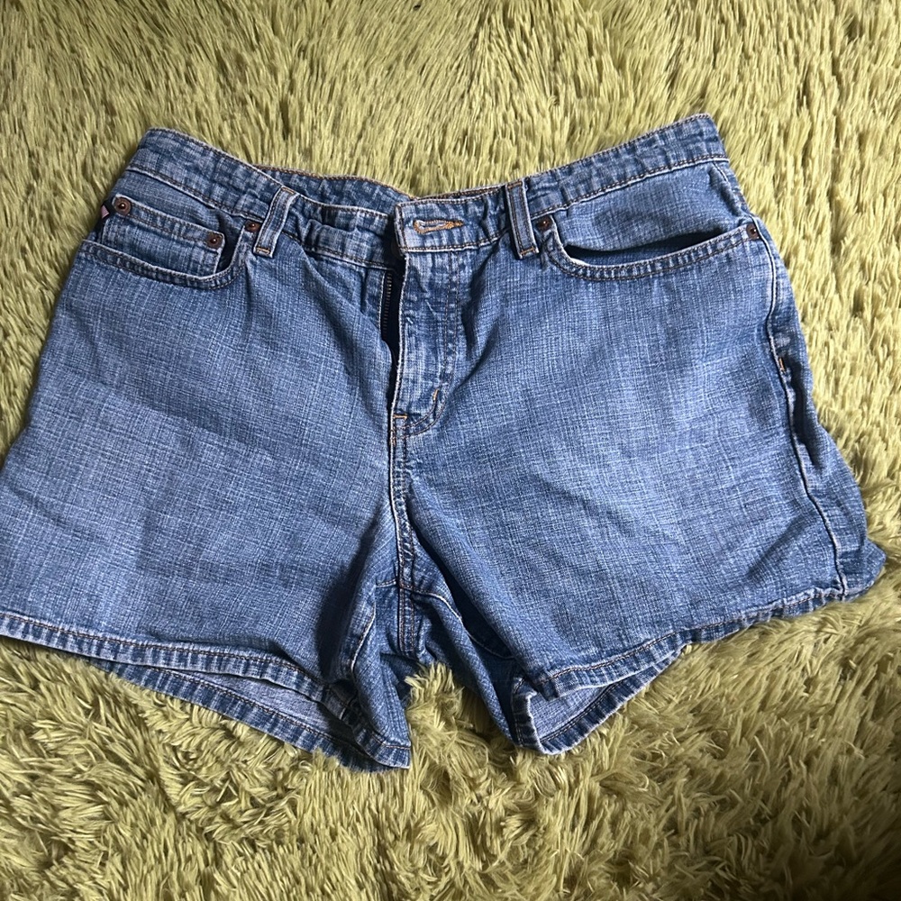Size 8 jean shorts gently used in good condition pretty cute